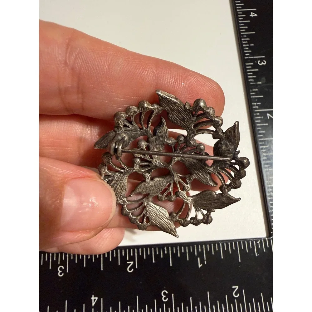 Vintage‎ Silver Tone Botanical Leaf Berry Wreath Brooch Pin Antiqued Finish